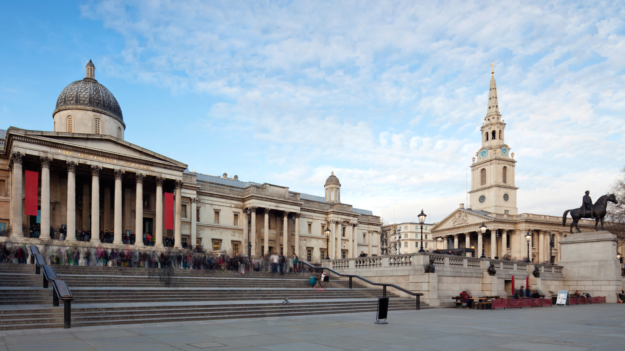 Front view of the National Gallery, London